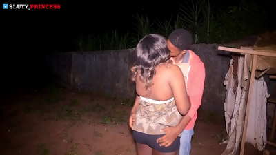 Gaderomantik og hed sex med en buttet pige fra klubben