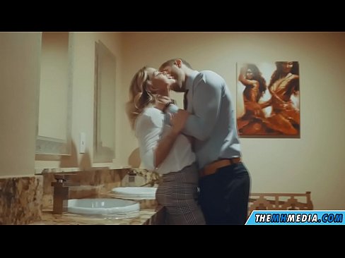 ❤️ Når en barmfagre blondine forfører dig på et offentligt toilet ❤️ Porno at da.sexygirlspics.ru